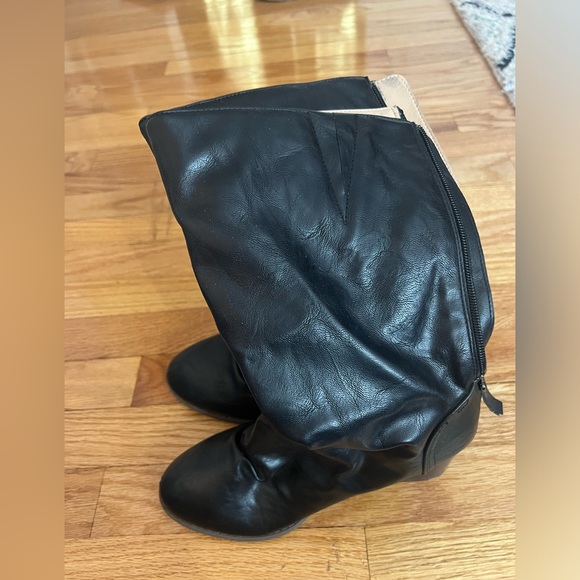 Mid Calf Black Boots - Picture 2 of 4